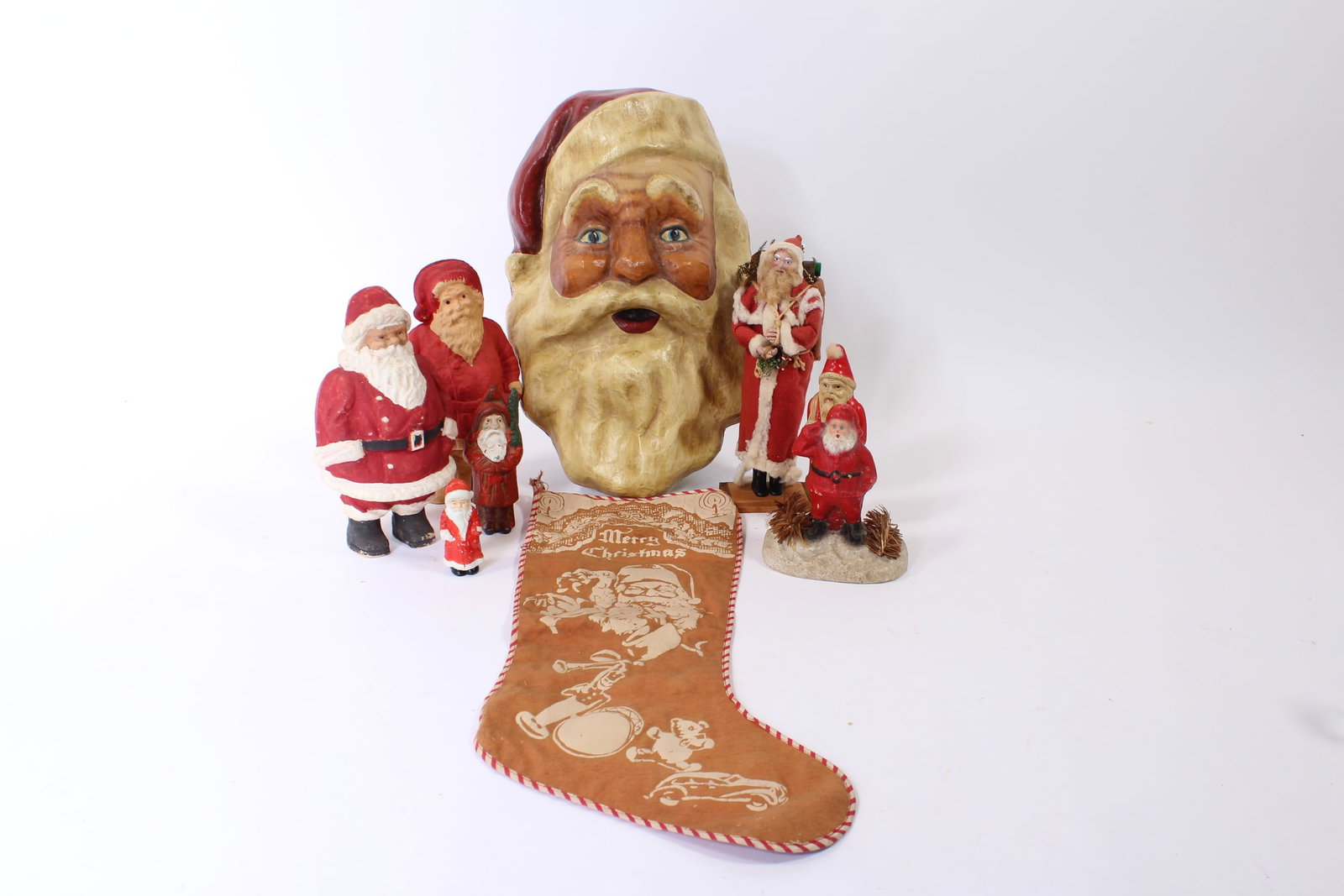 GROUP OF CHRISTMAS DECORATIONS. (1 of 13)