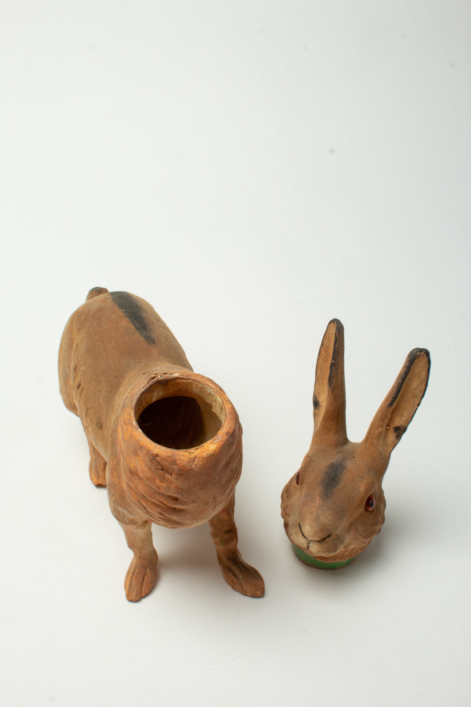 STANDING RABBIT CANDY CONTAINER. - 3
