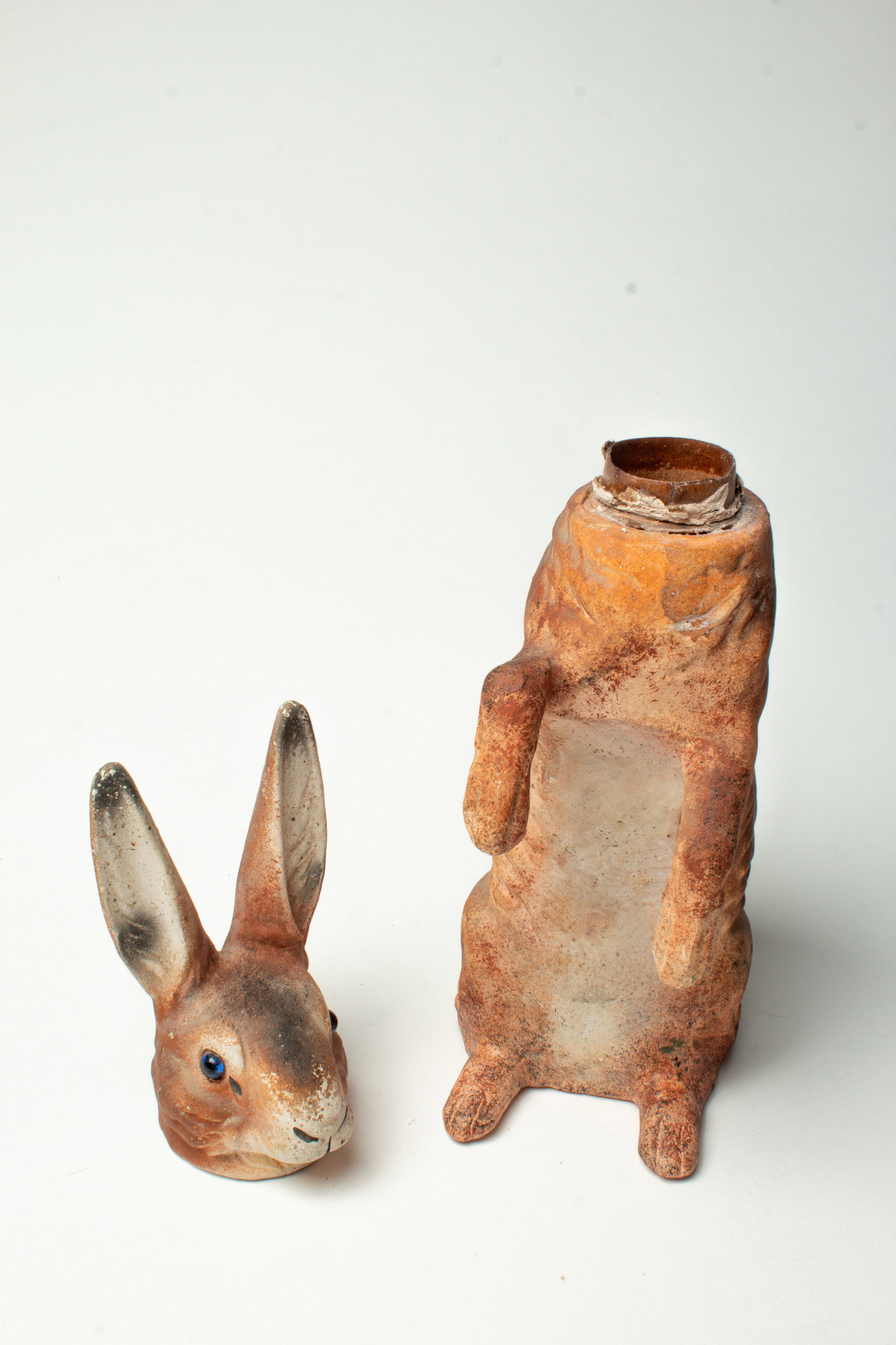 STANDING RABBIT CANDY CONTAINER. - 4