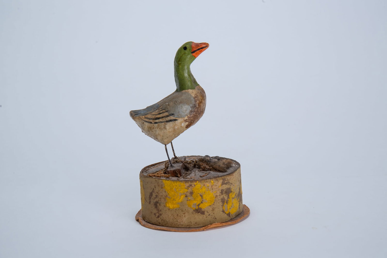 DUCK WITH NEST OF EGGS CANDY CONTAINER. (1 of 8)