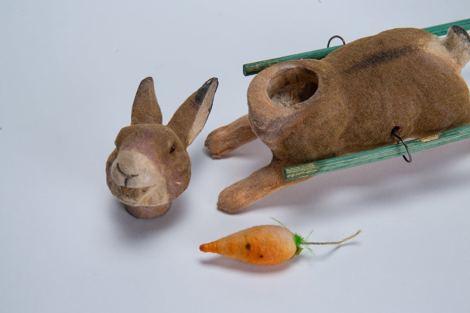 RABBIT PULLING CART CANDY CONTAINER. - 3