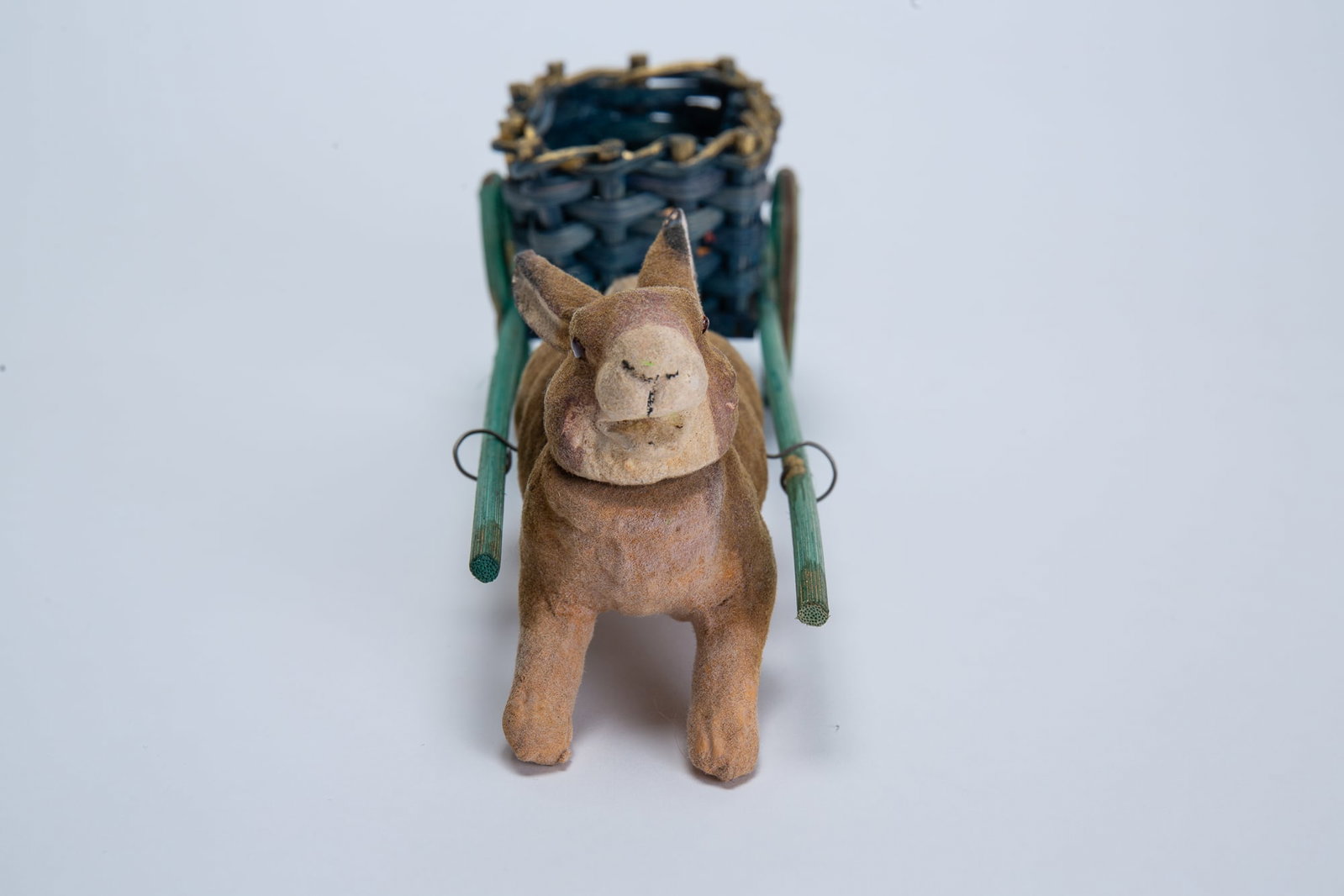 RABBIT PULLING CART CANDY CONTAINER. - 4
