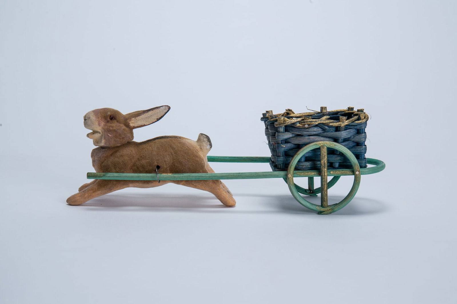 RABBIT PULLING CART CANDY CONTAINER. - 7