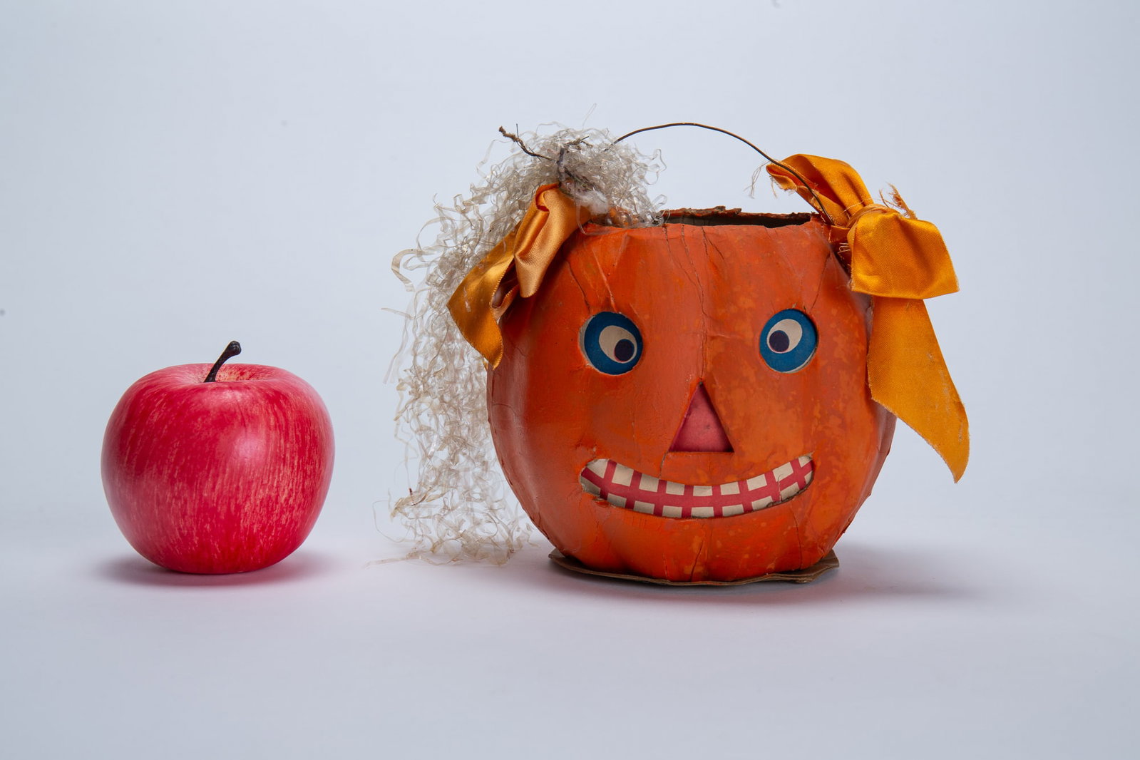 SCHRAFFTS HALLOWEEN LADY JACK-O-LANTERN. (1 of 3)