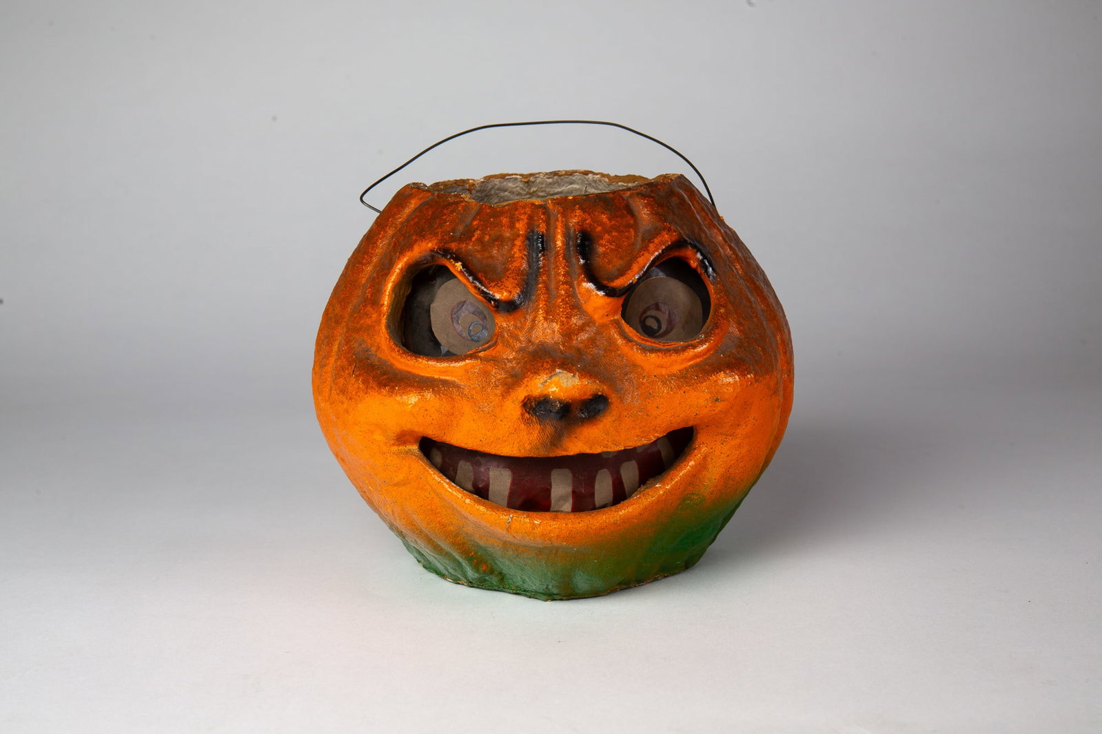 HALLOWEEN SCOWLY-FACED JACK-O-LANTERN. (1 of 7)