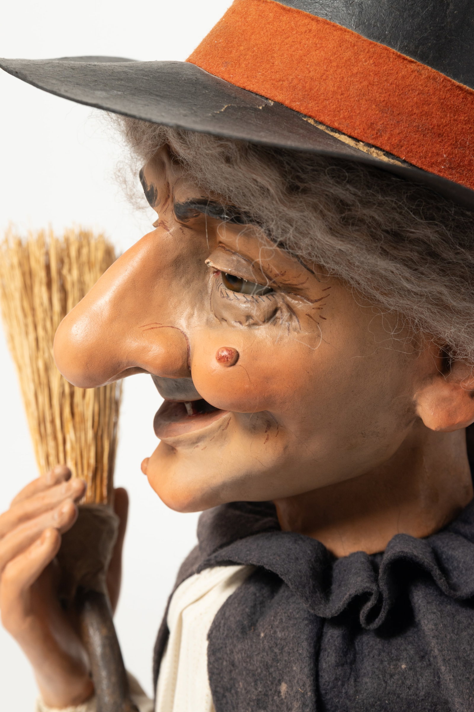 LARGE STORE DISPLAY WITCH CANDY CONTAINER. - 6