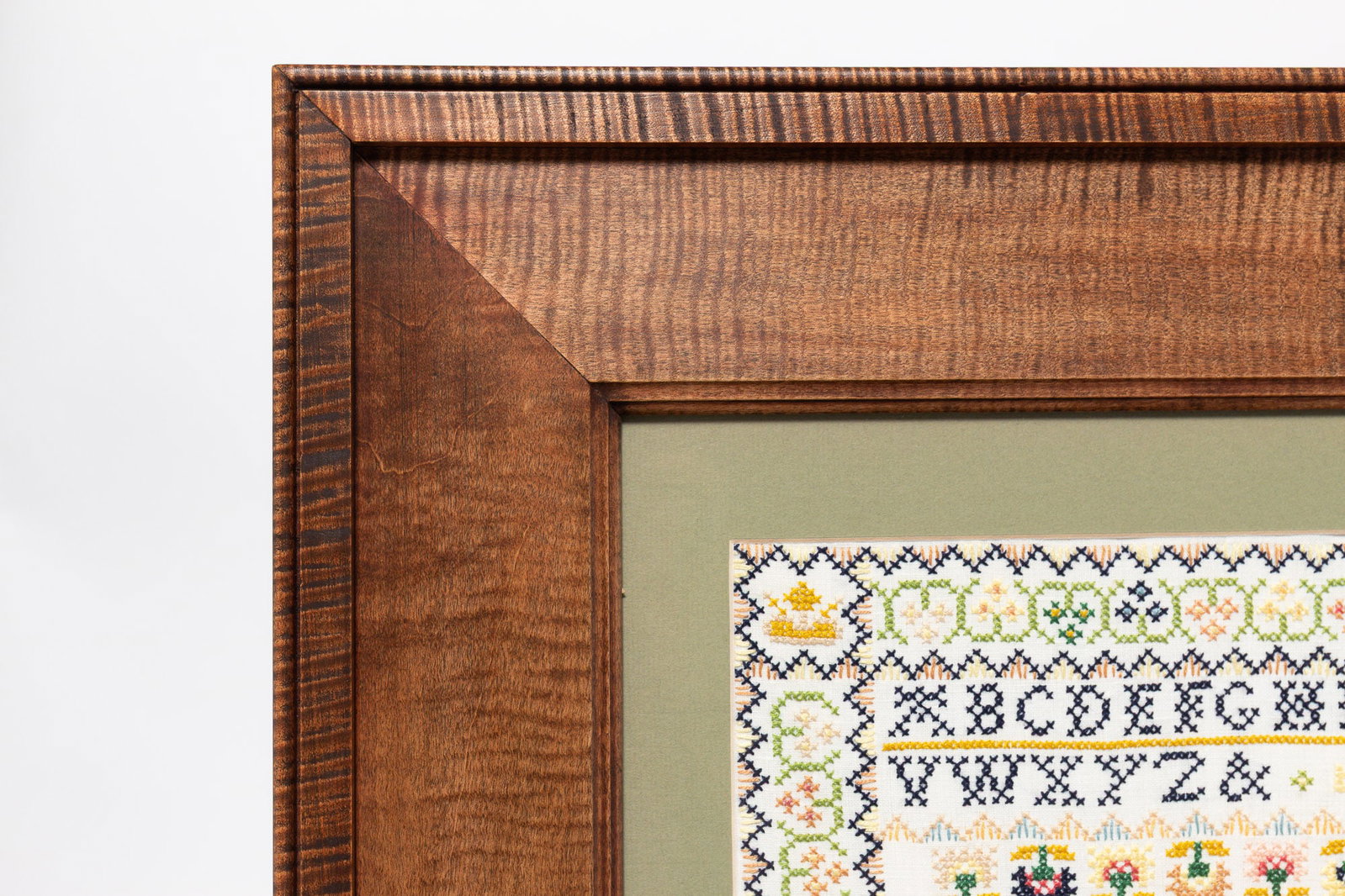 FOUR FRAMED ITEMS, INCL. NEEDLEWORK SAMPLER. - 3
