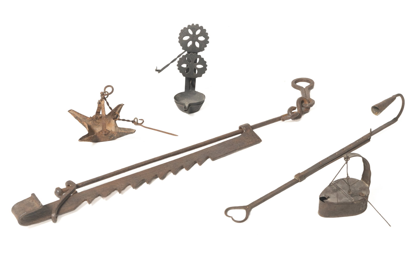 FIVE HANGING LIGHTING DEVICES. (1 of 20)
