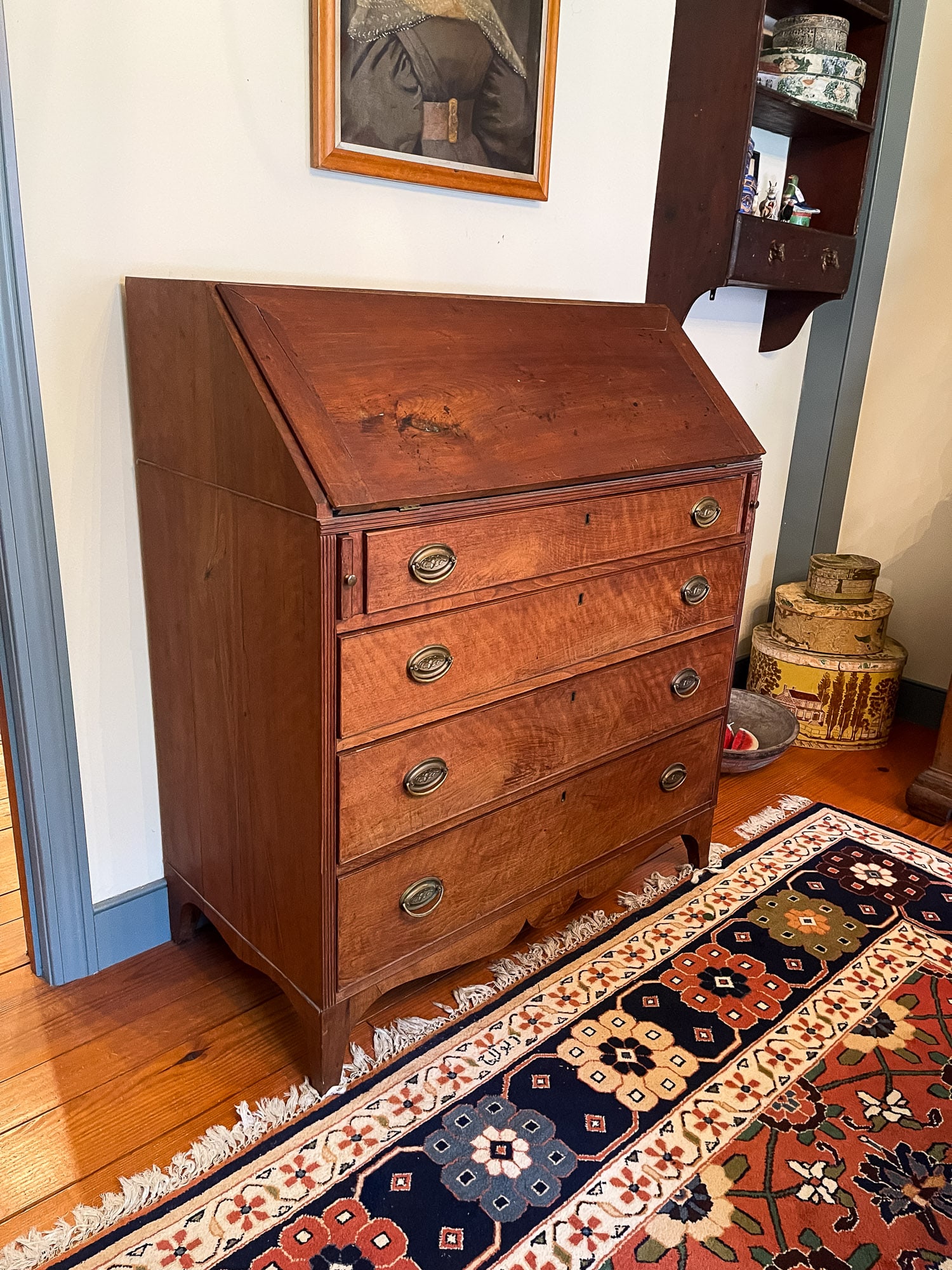HEPPLEWHITE SLANT-FRONT DESK. (1 of 8)