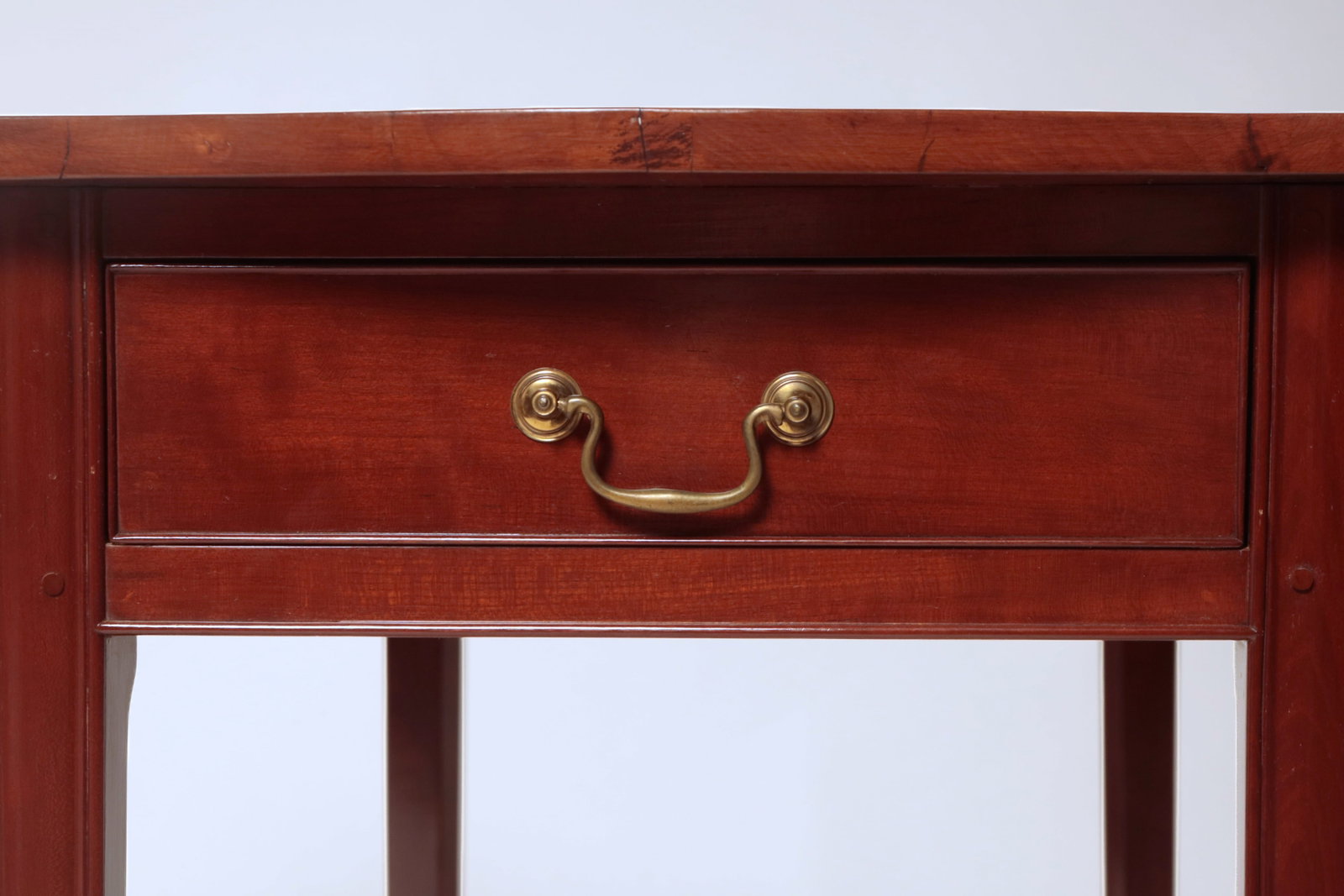 TRANSITIONAL TIGER MAPLE AND CHERRY PEMBROKE TABLE. - 8