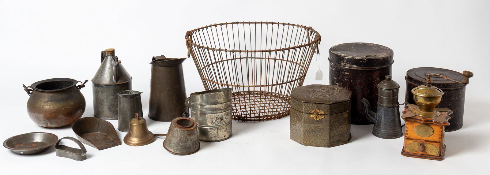 GROUP OF SIXTEEN HOUSEHOLD ITEMS, INCL. COLLAR BOX AND EARLY TIN KITCHENWARE.: GROUP OF SIXTEEN HOUSEHOLD ITEMS, INCL. COLLAR BOX AND EARLY TIN KITCHENWARE. American, 19th Century. Comprising a gentleman's embossed leather collar box, the lid with a scene of a man consoling a