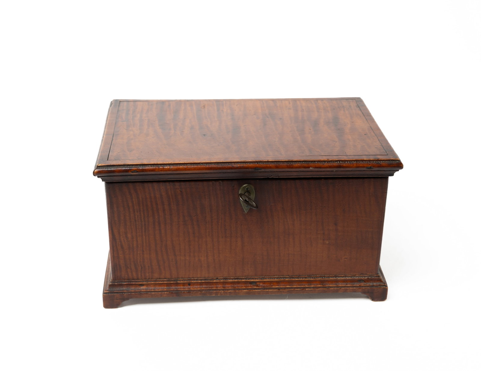 MINIATURE TIGER MAPLE AND LEAD-LINED BLANKET CHEST.: MINIATURE TIGER MAPLE AND LEAD-LINED BLANKET CHEST. American, mid- 19th Century. Poplar secondary. Lid with applied edge moldings, bracket feet, original lock and key, and square nail construction. 4.