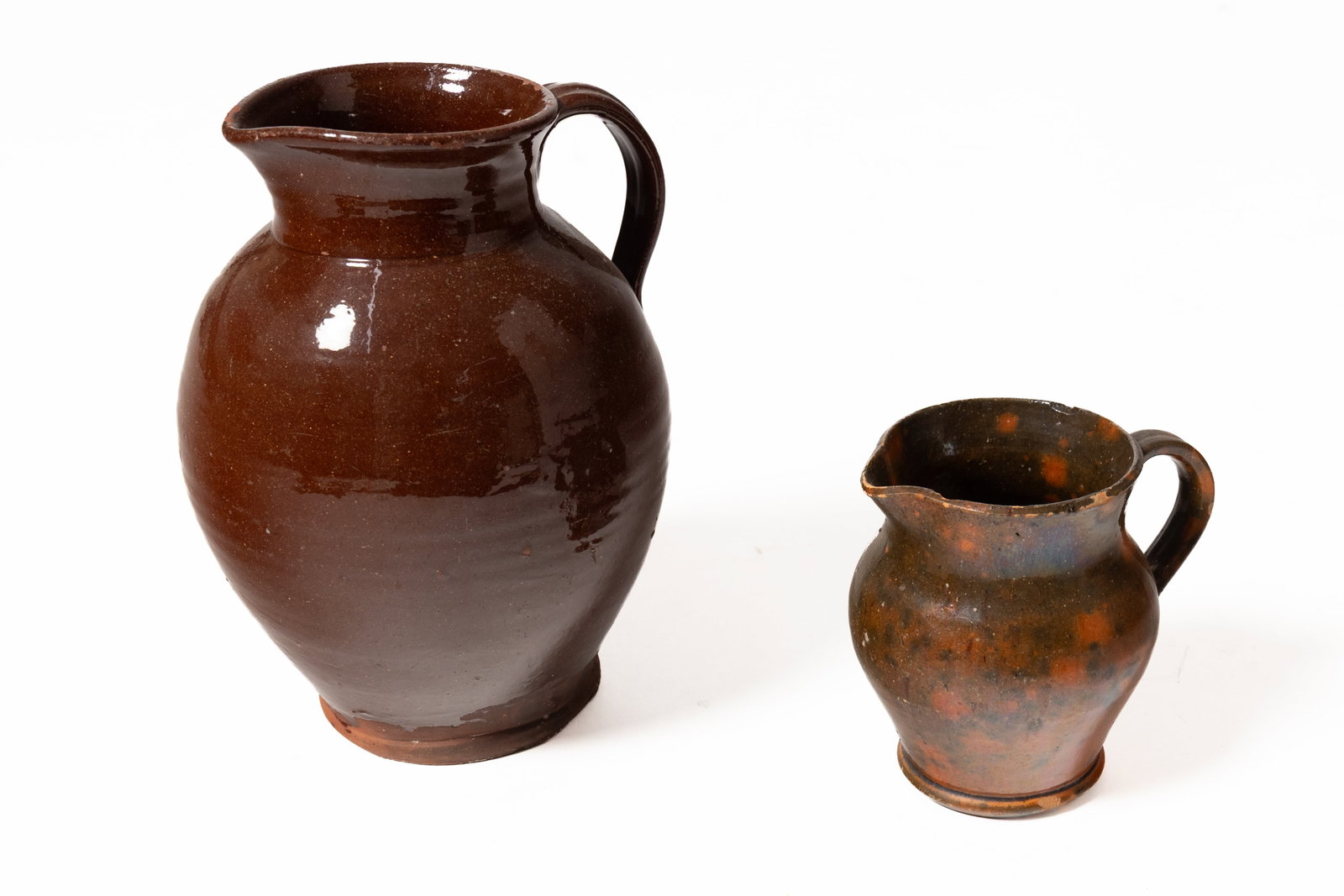 TWELVE REDWARE ITEMS. - 11