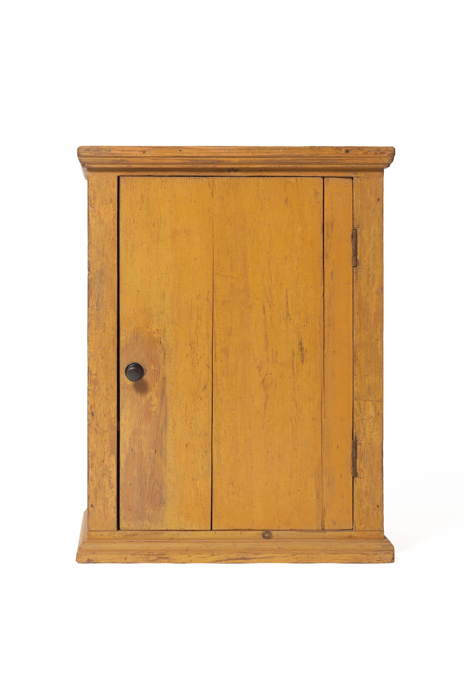 COUNTRY MUSTARD-PAINTED HANGING CUPBOARD. (1 of 9)