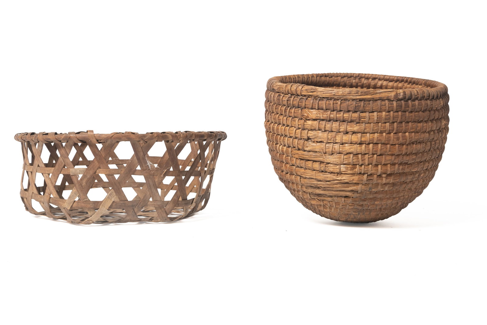 LARGE RYE STRAW BEE SKEP AND LARGE SPLINT CHEESE BASKET. (1 of 14)
