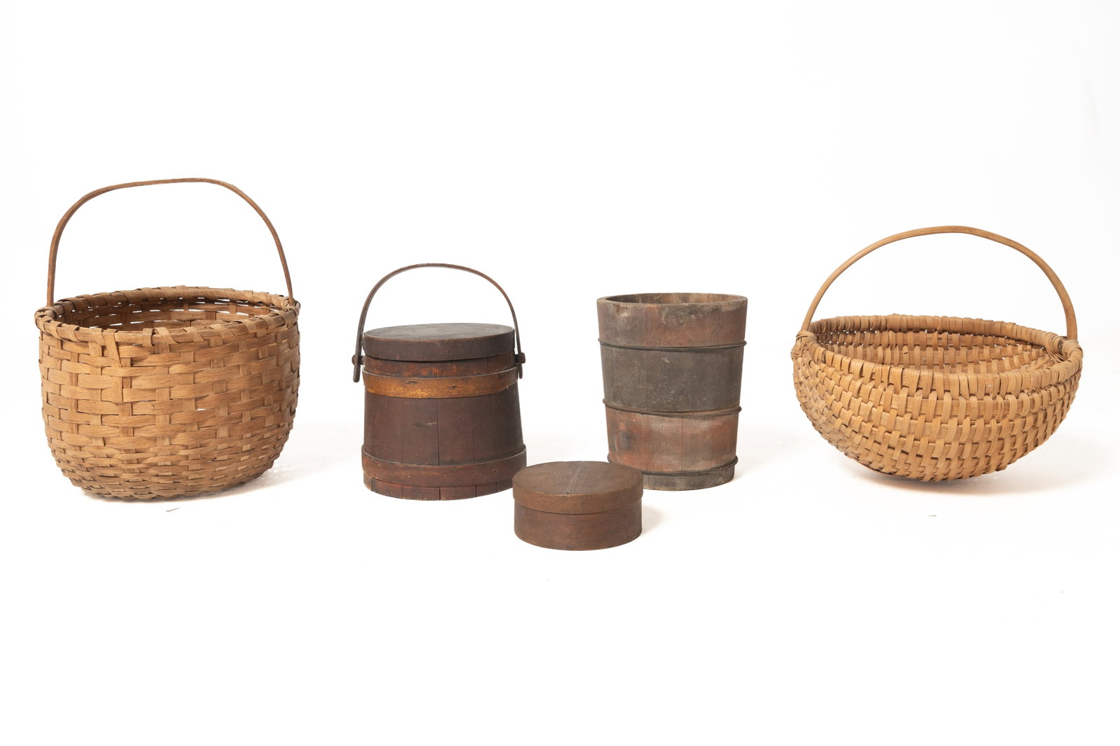 FIVE COUNTRY ITEMS, INCL. TWO SPLINT-WOVEN BASKETS. (1 of 20)