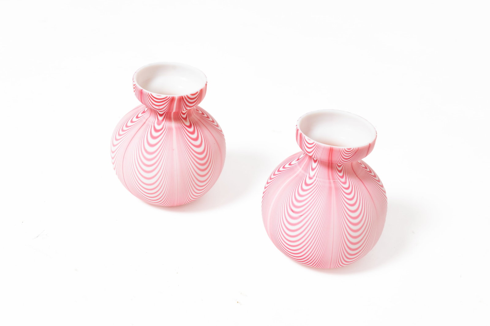 SIX DECORATIVE VESSELS. - 6