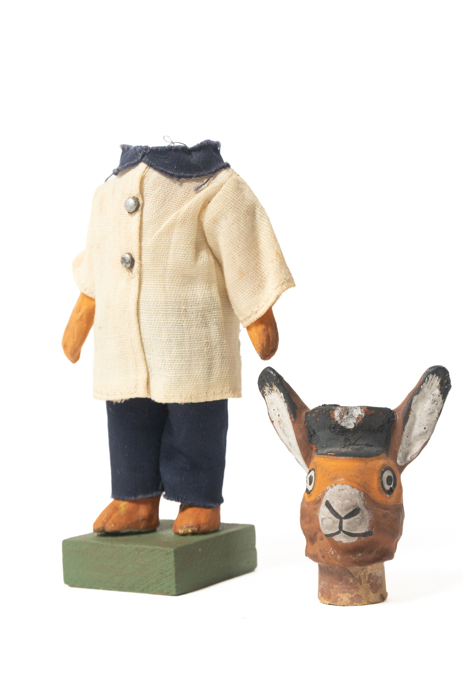 STANDING RABBIT CHAUFFER CANDY CONTAINER. - 5