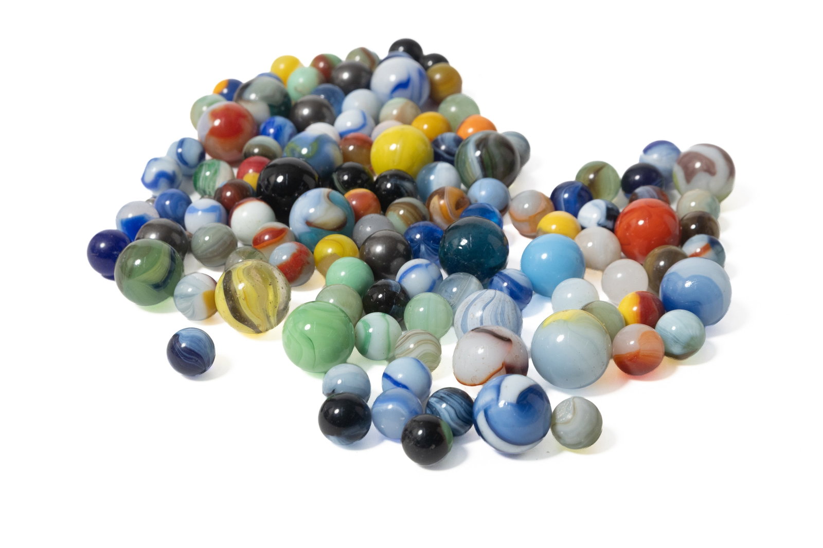 LARGE COLLECTION OF GLASS MARBLES. (1 of 2)
