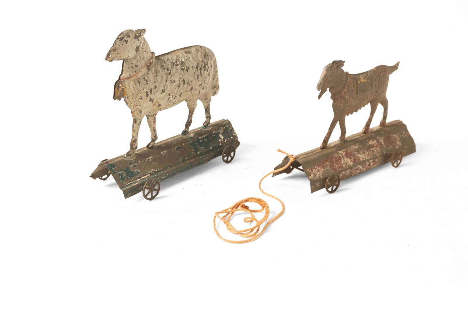 PRESSED AND PRINTED TIN SHEEP AND GOAT PULL TOYS. (1 of 17)