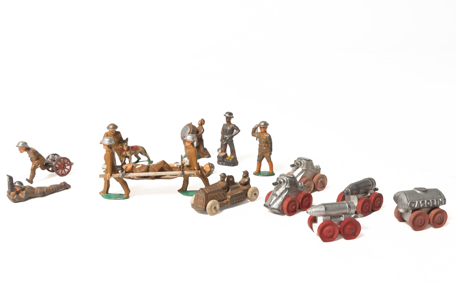 COLLECTION OF MANOIL AND BARCLAY CAST METAL SOLDIERS AND MILITARY VEHICLES. (1 of 20)