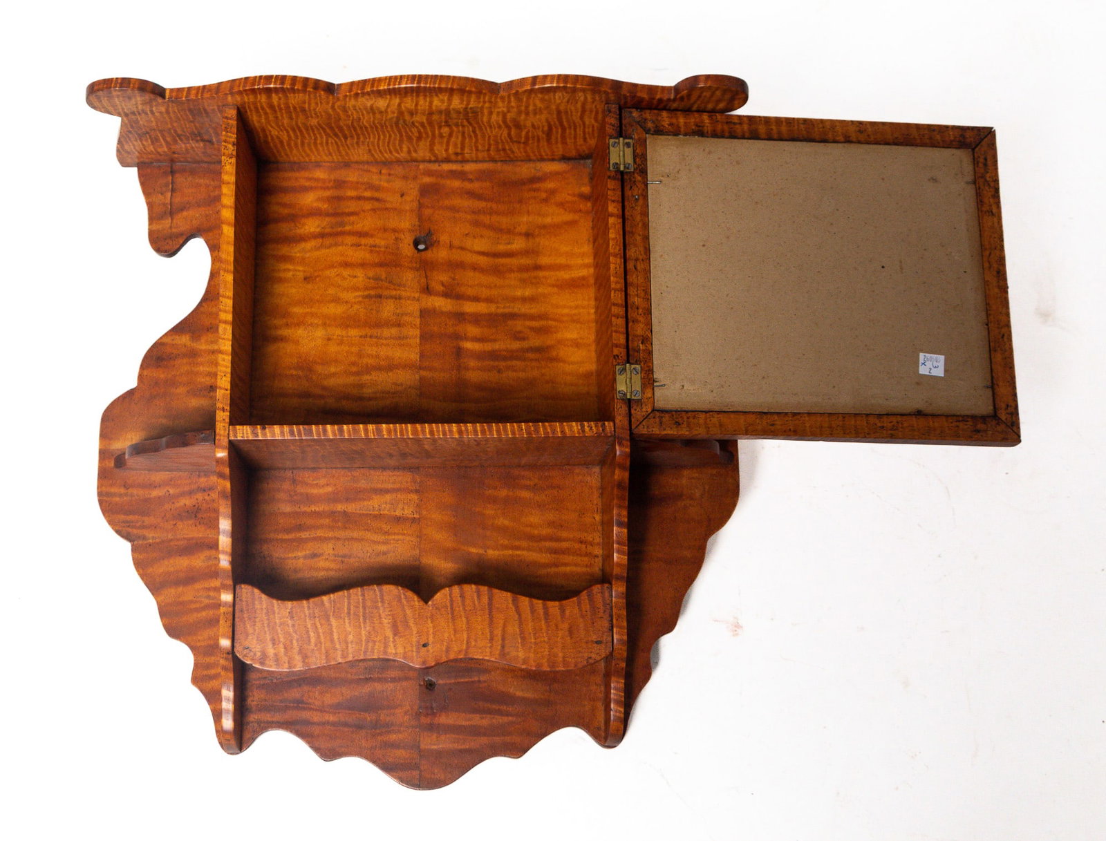 THREE TIGER MAPLE ITEMS, INCL. SHELF CLOCK. - 3