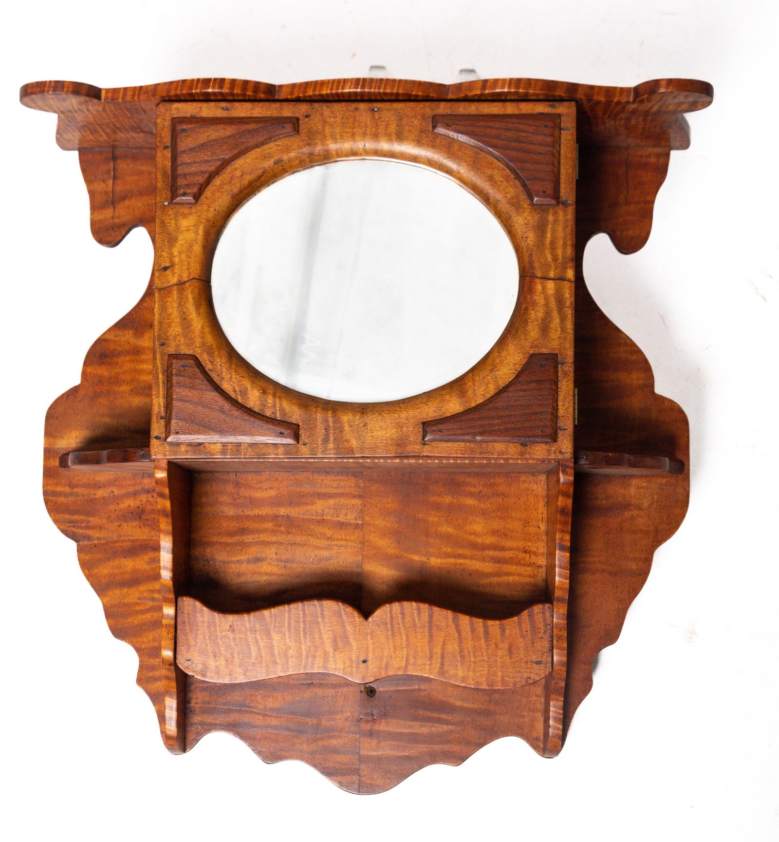 THREE TIGER MAPLE ITEMS, INCL. SHELF CLOCK. - 4