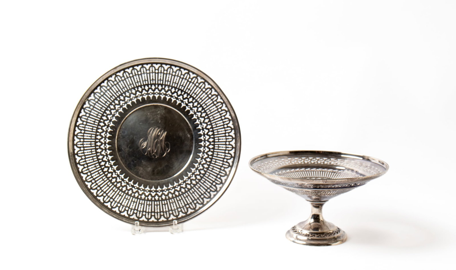 TWO STERLING SILVER HOLLOWWARE ITEMS WITH RETICULATED RIMS. (1 of 8)