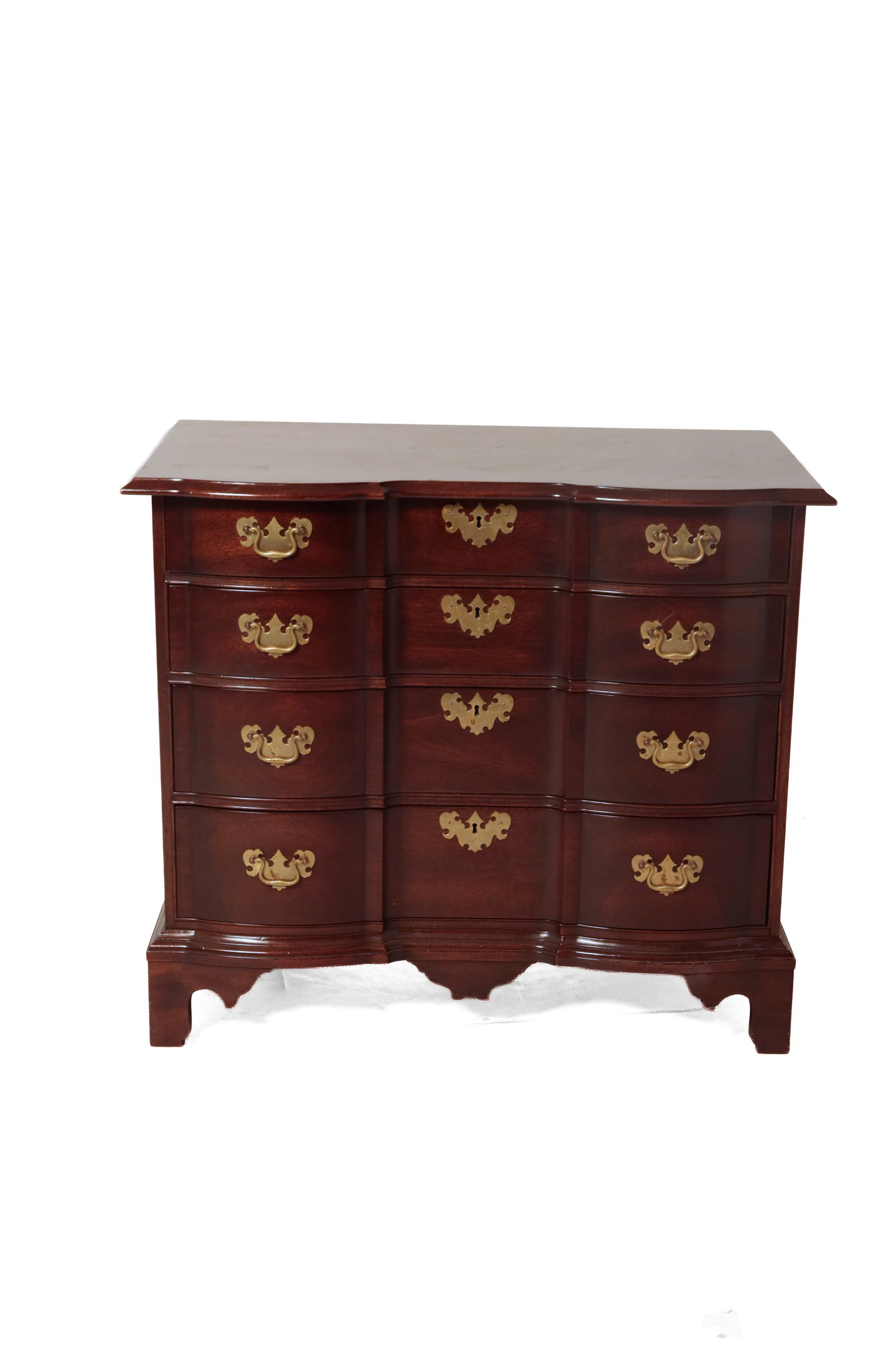 KITTINGER CHIPPENDALE STYLE MAHOGANY BLOCK-FRONT CHEST OF DRAWERS.: KITTINGER CHIPPENDALE STYLE MAHOGANY BLOCK-FRONT CHEST OF DRAWERS. American, 20th Century. An exceptionally crafted historic reproduction of an 18th-century chest. One board top with generous