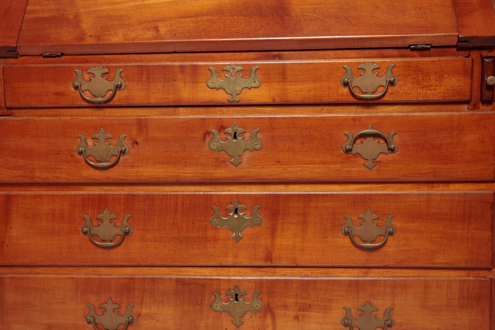 CHIPPENDALE SLANT-FRONT DESK. - 10