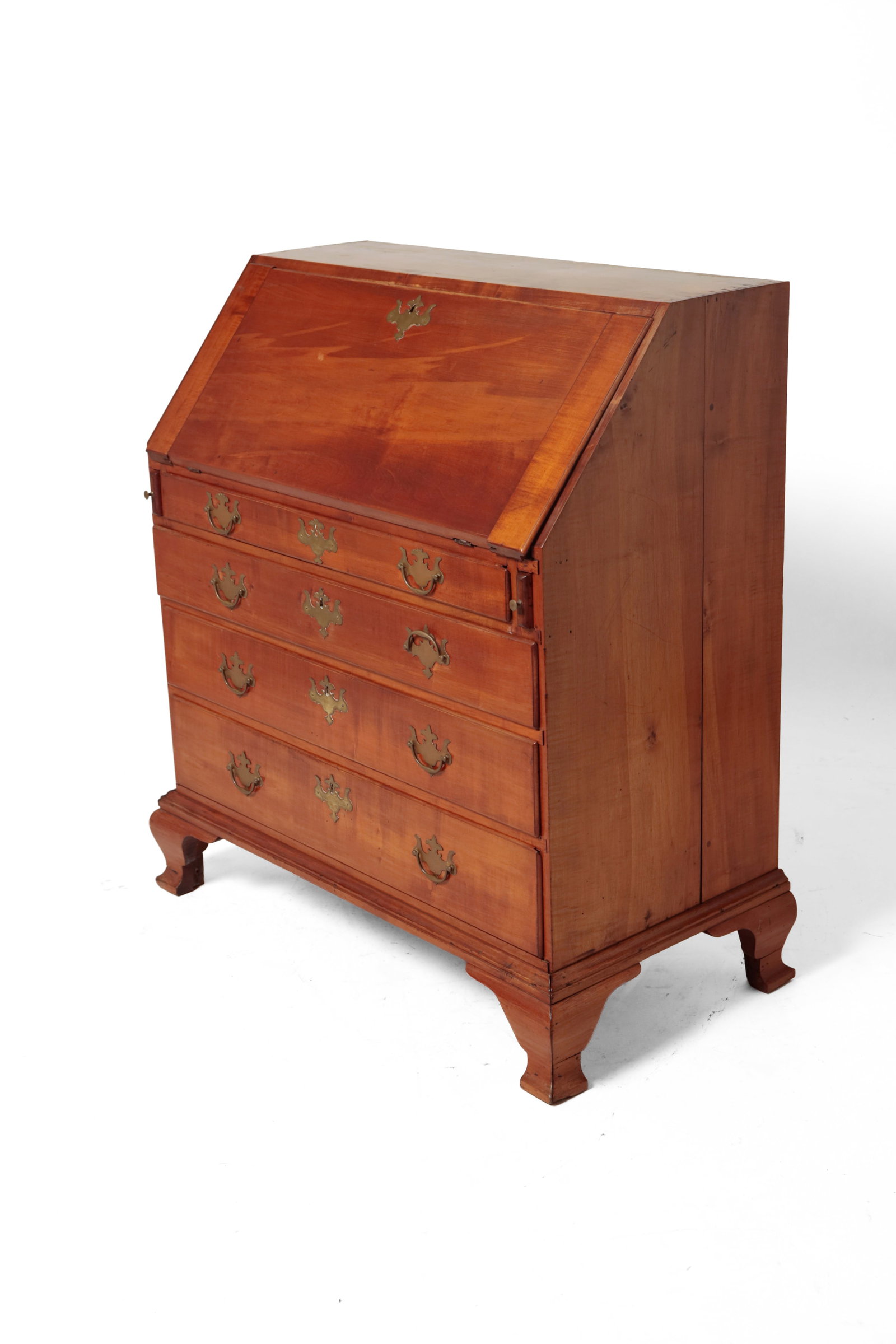 CHIPPENDALE SLANT-FRONT DESK.: CHIPPENDALE SLANT-FRONT DESK. American, late 18th Century. Maple with pine secondary. Dovetailed case, solid ends overlapping drop front with breadboard ends, four overlapping dovetailed drawers,