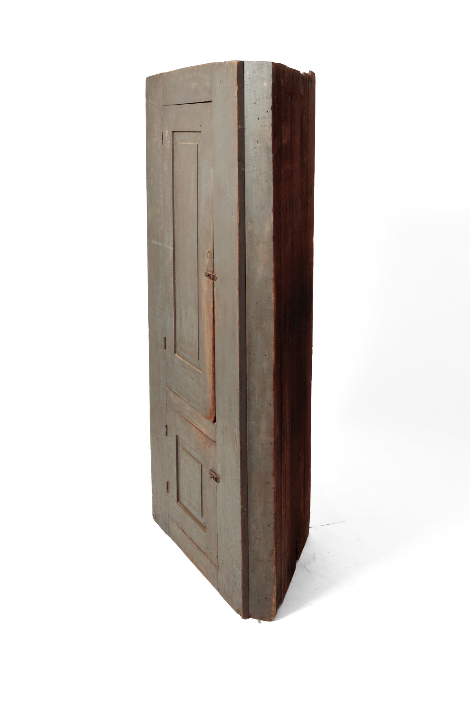 NEW ENGLAND PAINTED ARCHITECTURAL CORNER CABINET. (1 of 8)