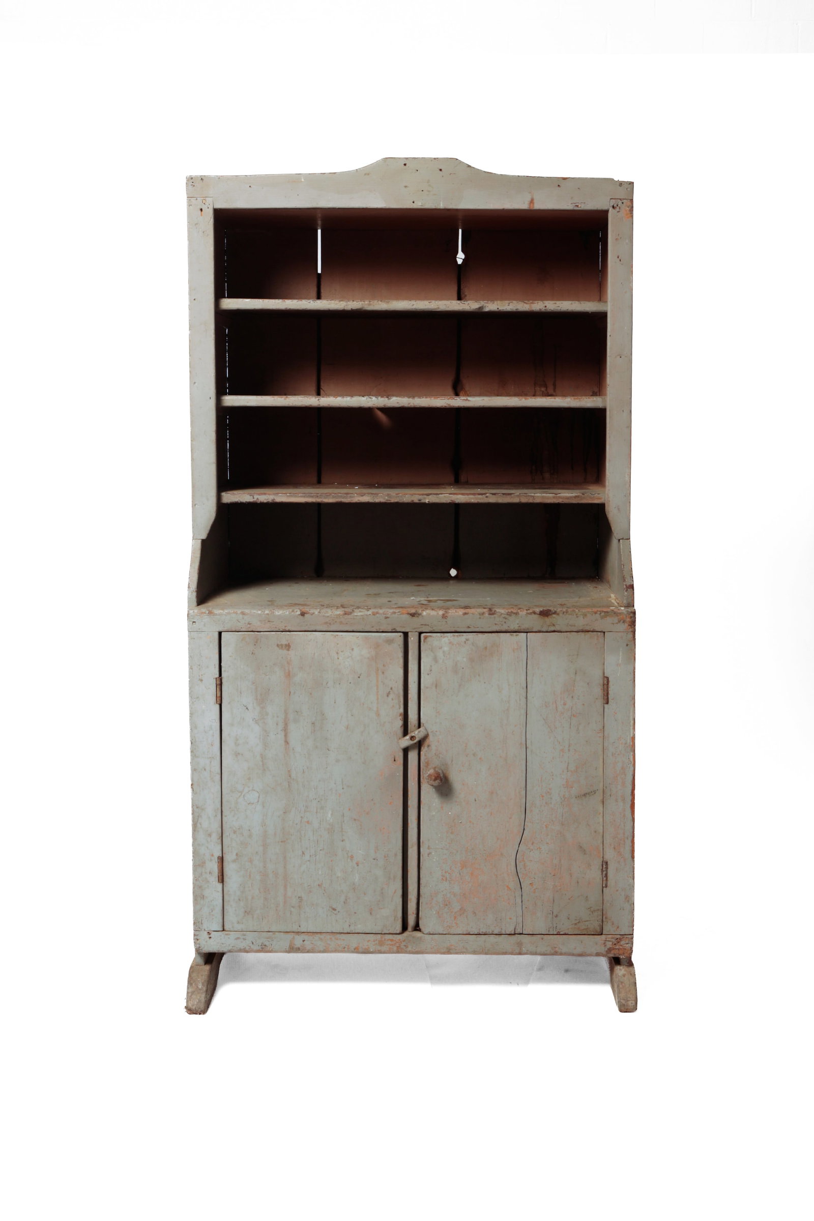 NEW ENGLAND PAINTED OPEN PEWTER CUPBOARD WITH SHOE FEET. (1 of 10)