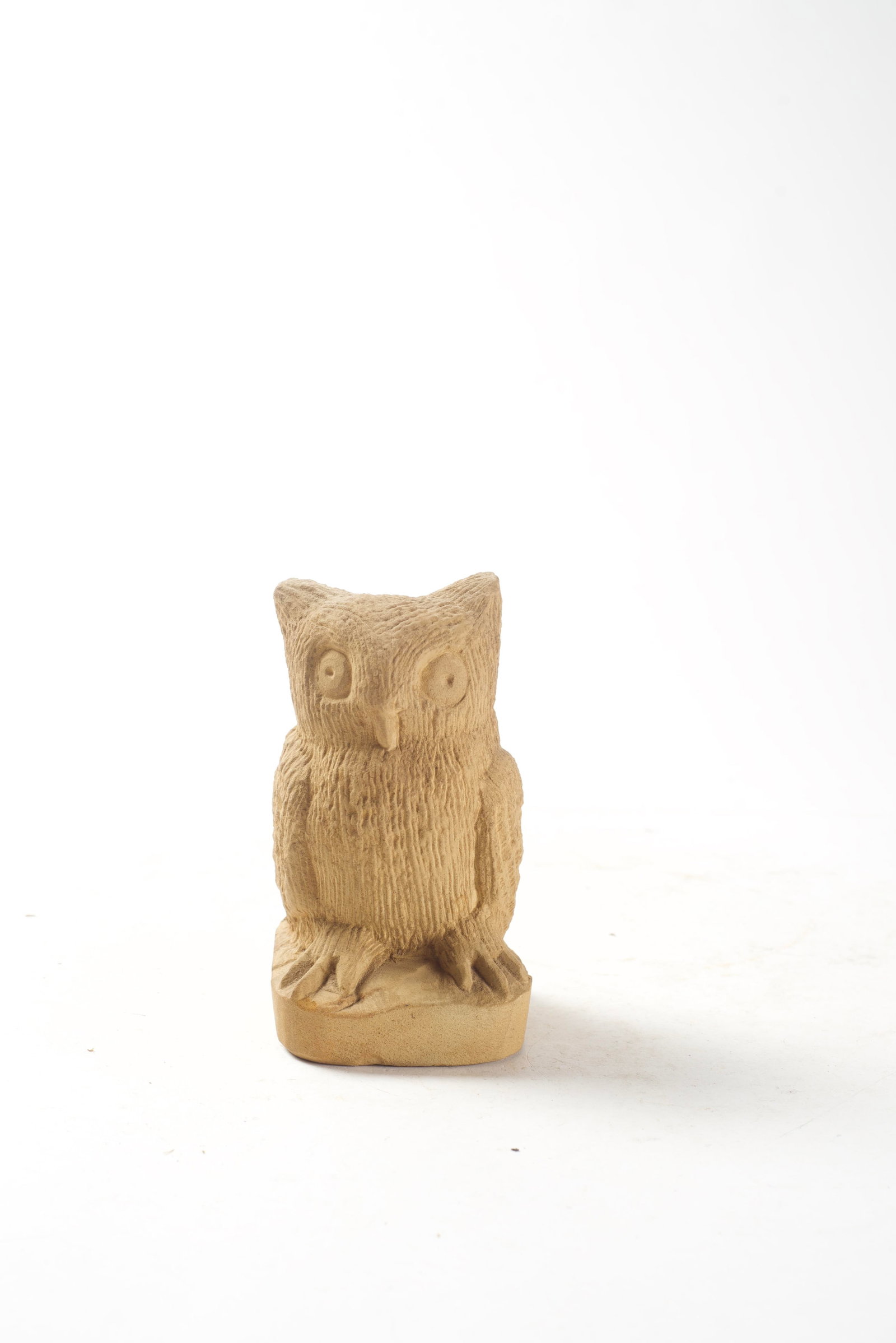 ERNEST "POPEYE" REED (OHIO, 1919-1985) FOLK ART CARVED STONE DIMINUTIVE OWL SCULPTURE. (1 of 6)