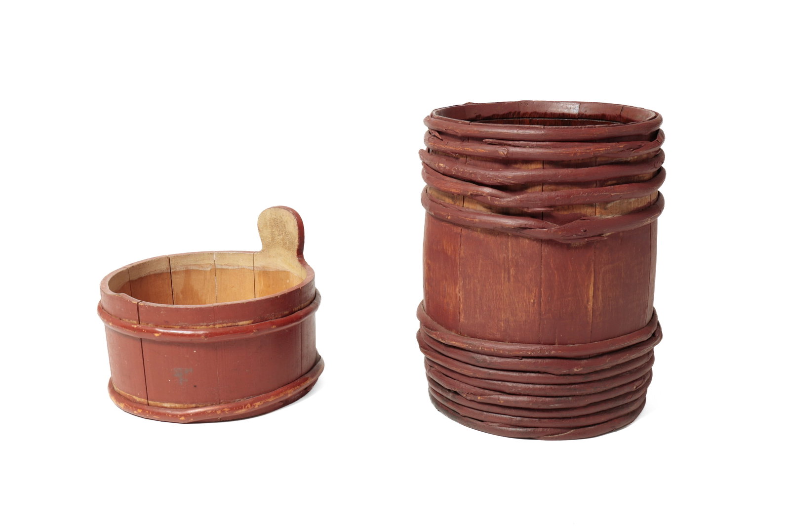 STAVED OAK DRY BARREL AND PIGGIN IN ORIGINAL RUST RED PAINT. (1 of 16)