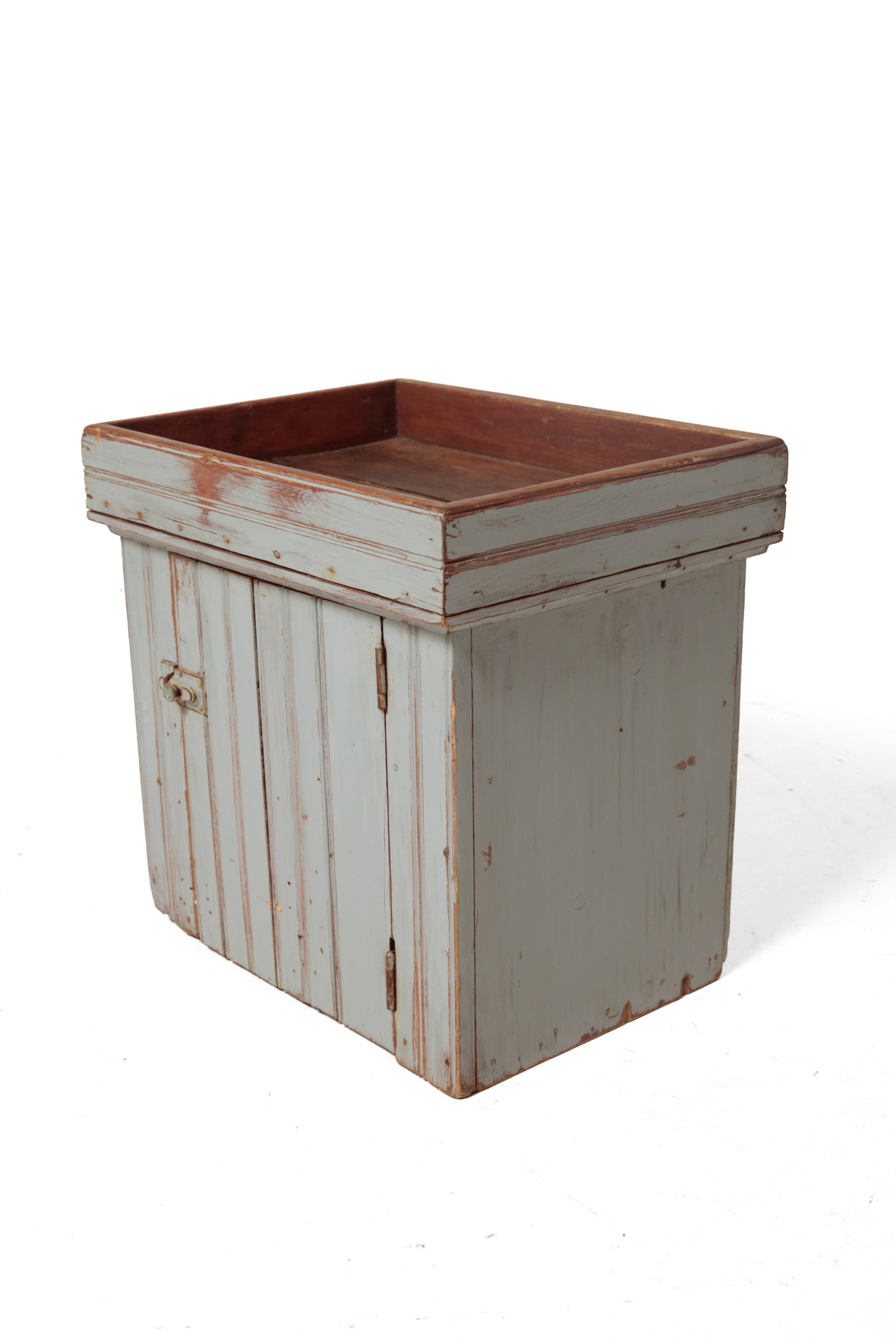 DIMINUTIVE CHILD'S SIZE PAINTED BEADBOARD DRY SINK. (1 of 12)