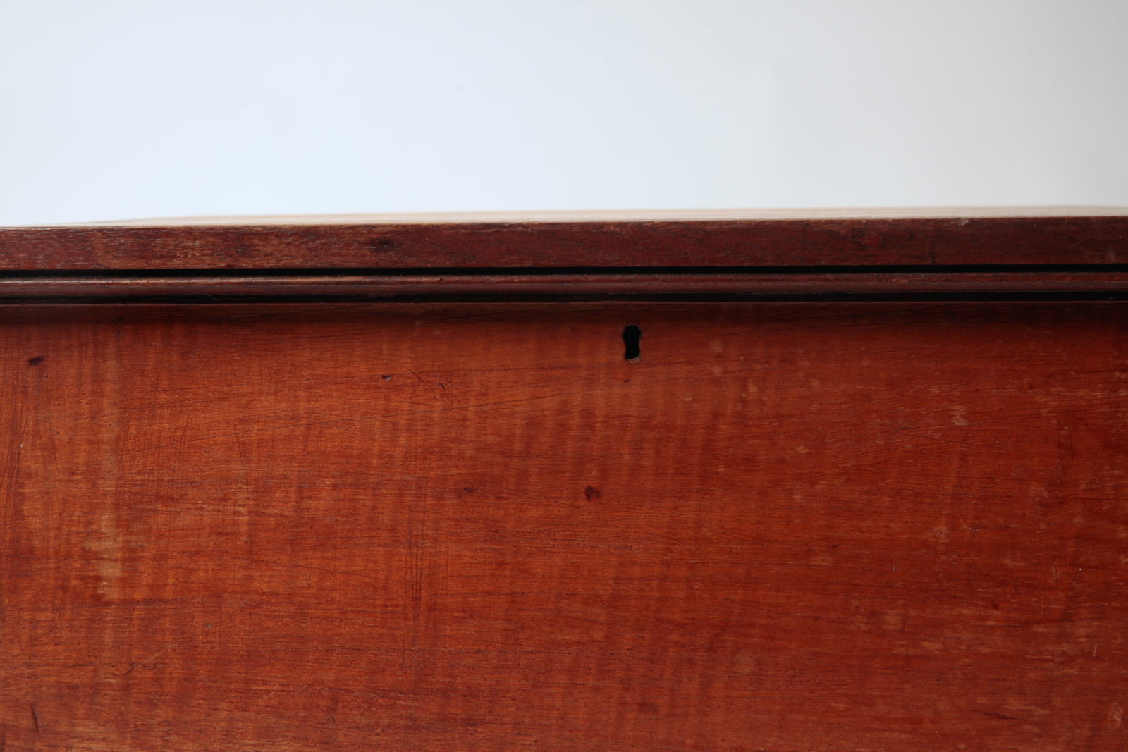 TIGER MAPLE DOVETAILED TABLETOP TRUNK. - 8