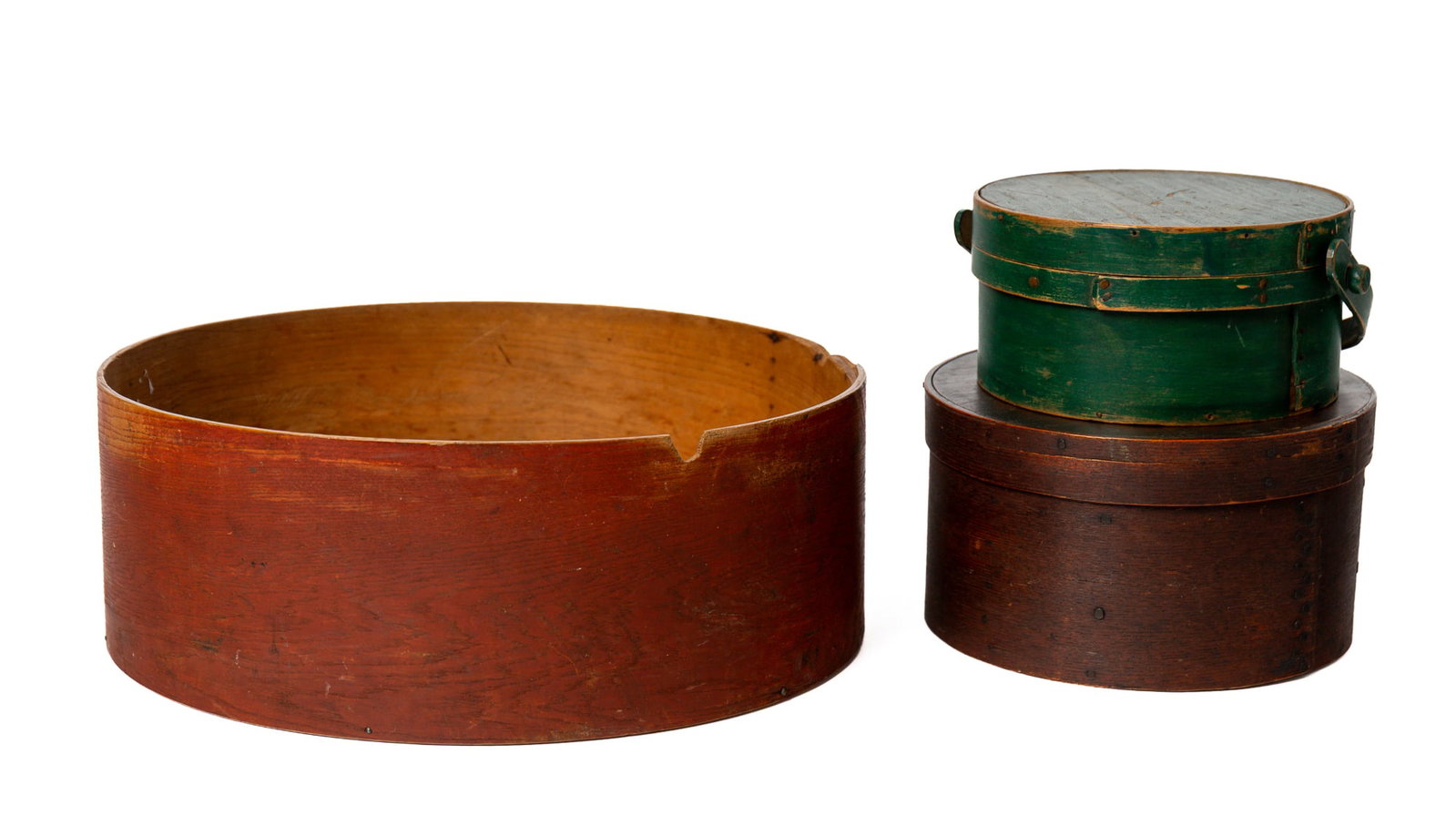 THREE PAINTED BENTWOOD KITCHEN ITEMS.: THREE PAINTED BENTWOOD KITCHEN ITEMS. American, 19th Century. A lidded carrier in green paint with copper tack seams, lid, and bentwood swing handle, 4.25"h. 8"w.; a red-painted dry measure with