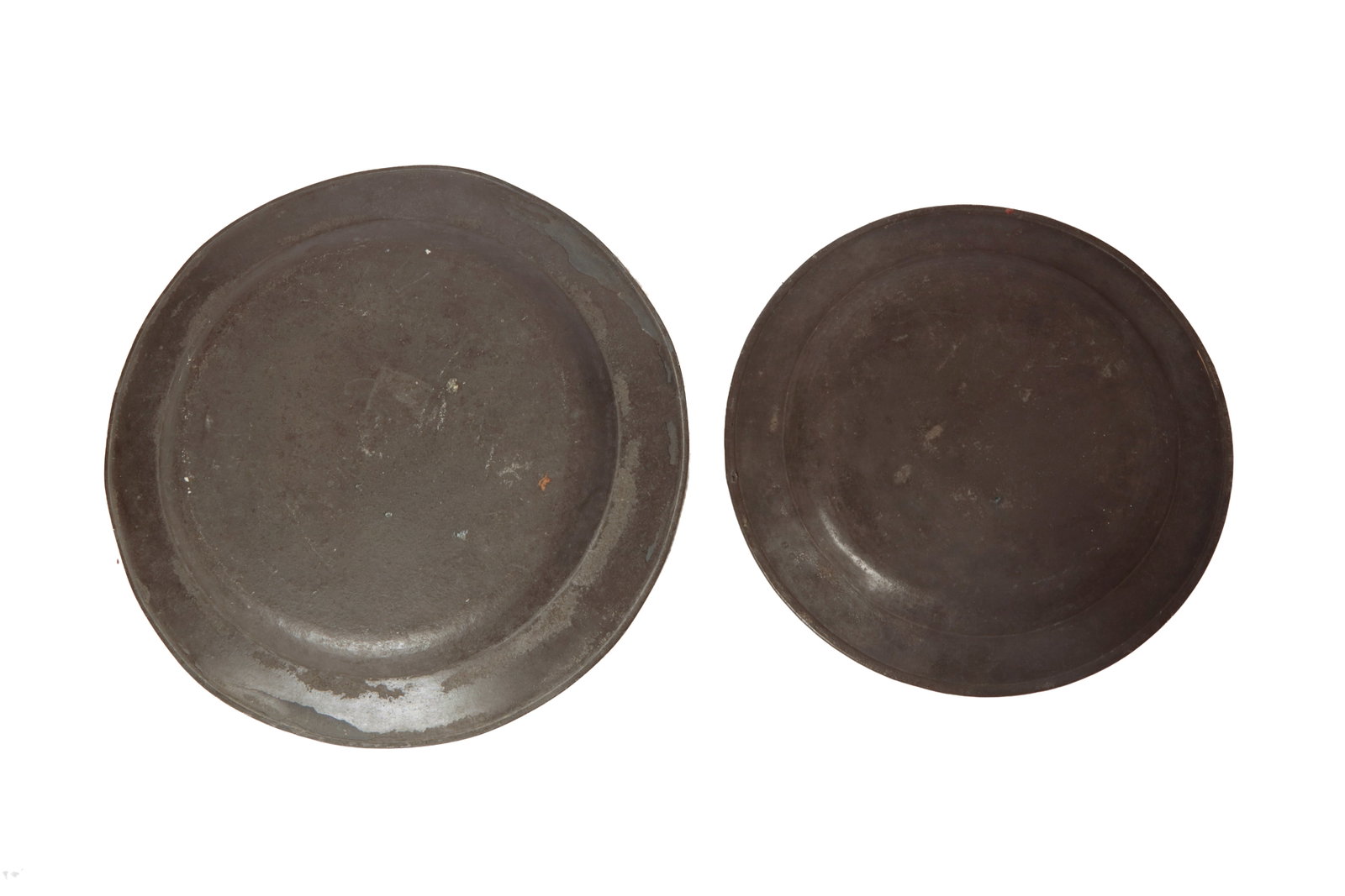 TWO PEWTER CHARGERS. - 3