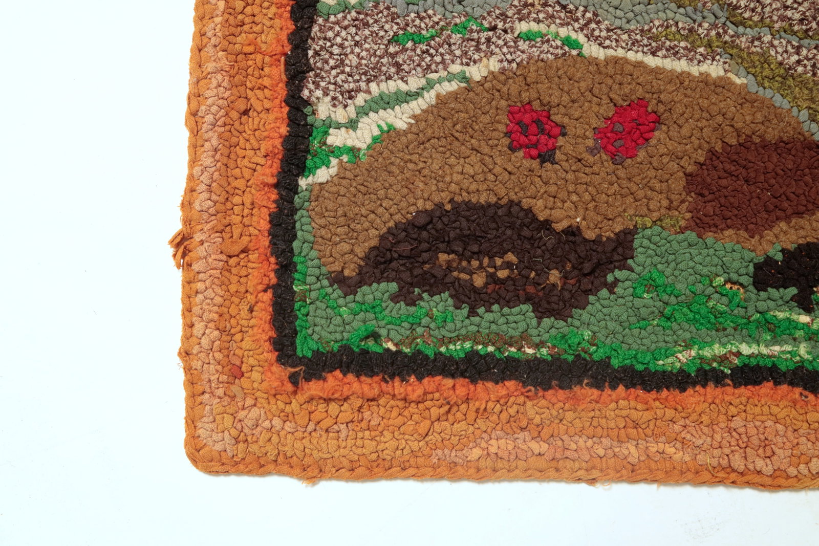LARGE FARMYARD SCENE HOOKED RUG. - 3
