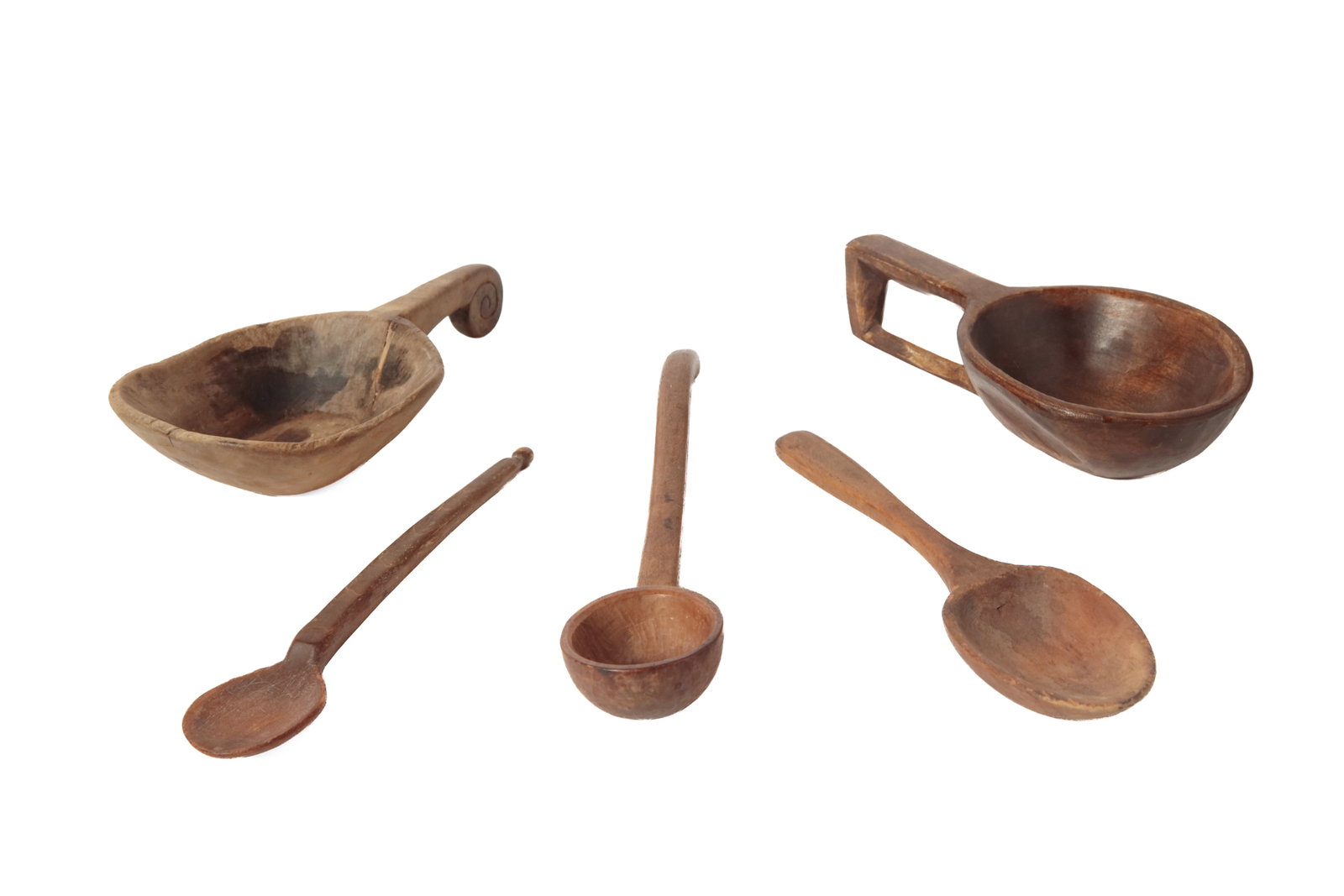 TWO CARVED SCOOPS, TWO CARVED SPOONS, AND A CARVED DIPPER.: TWO CARVED SCOOPS, TWO CARVED SPOONS, AND A CARVED DIPPER. American, 19th and 20th Century. Comprising a scoop with canted sides and scrolled handle, a scoop with round bowl and rectangular handle