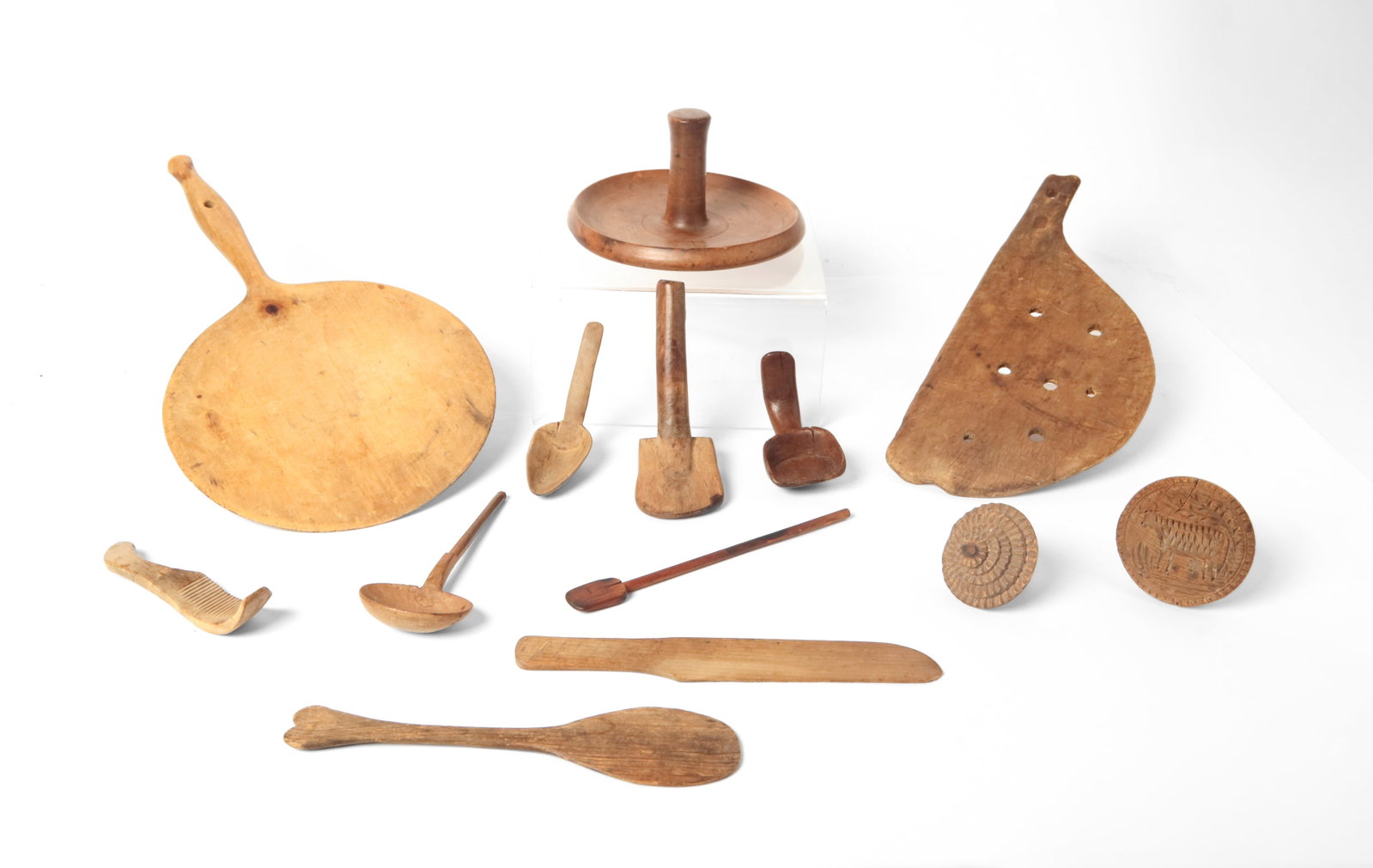 GROUP OF WOOD KITCHEN IMPLEMENTS. (1 of 9)