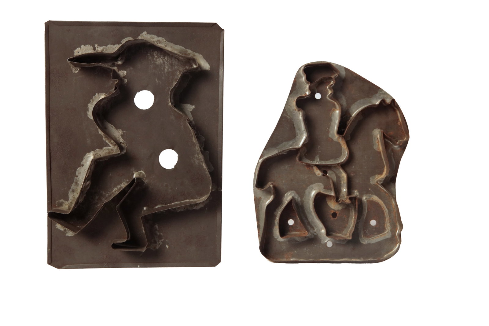 TWO LARGE TINNED SHEET METAL COOKIE CUTTERS. (1 of 6)