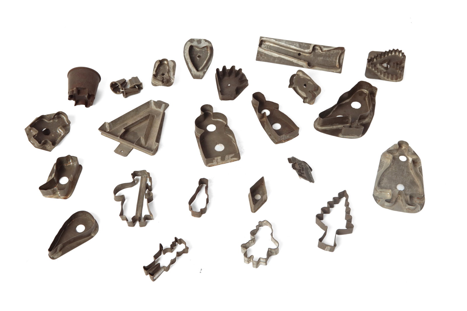 GROUP OF TINNED SHEET METAL COOKIE CUTTERS. (1 of 6)