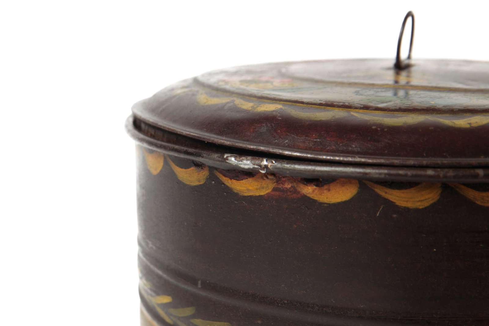 TOLE-DECORATED LIDDED ROUND BOX. - 10