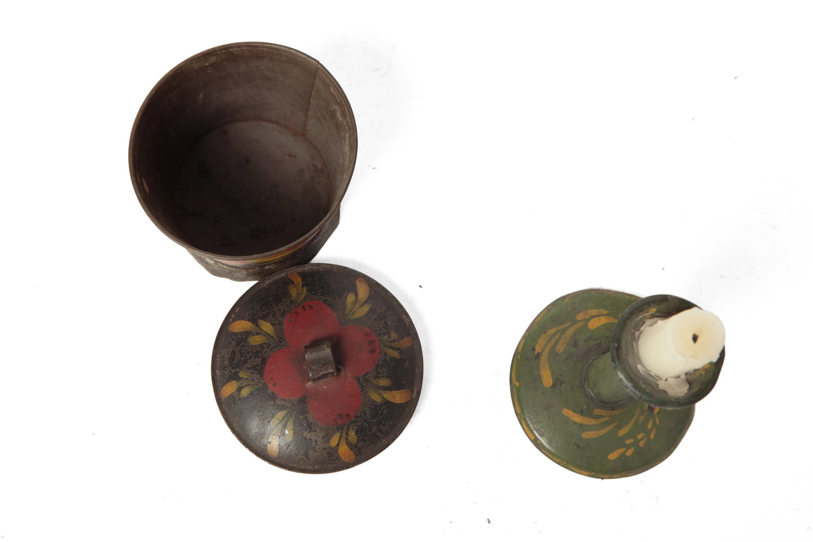 FIVE TOLE-DECORATED ITEMS. - 11