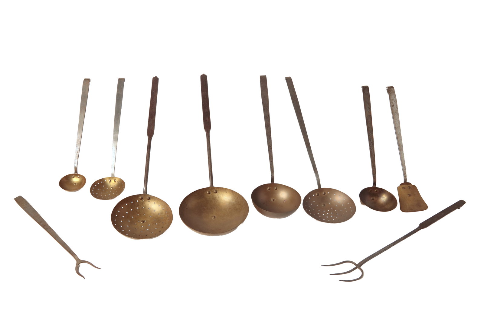 TEN BRASS AND IRON KITCHEN UTENSILS, INCL. F.B. SMITH (CANTON, OHIO).: TEN BRASS AND IRON KITCHEN UTENSILS, INCL. F.B. SMITH (CANTON, OHIO). American, 19th Century. A matching three-piece set by Weimer, Dayton, Ohio, including a dipper, ladle, and fork, all signed. Toget