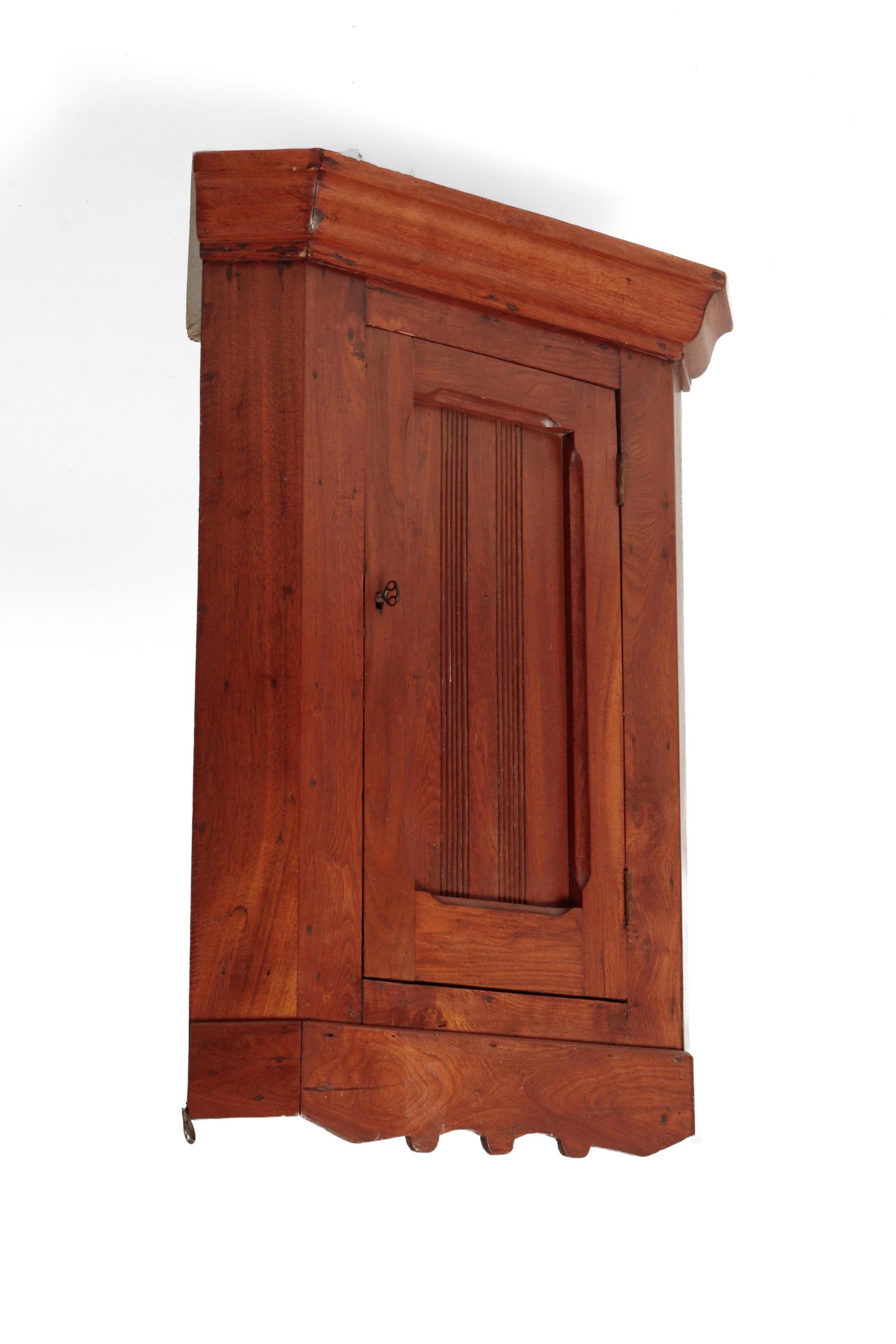 VICTORIAN HANGING CORNER CUPBOARD.: VICTORIAN HANGING CORNER CUPBOARD. American, third quarter 19th Century. Walnut with pine secondary. Applied cornice moldings, single door with chamfered interior edges, reeded panel, and applied