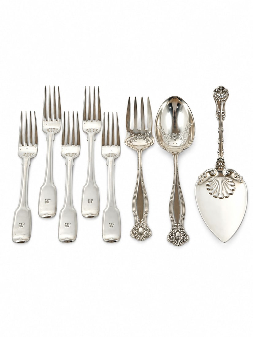 SMALL GROUP OF STERLING SILVER UTENSILS. (1 of 3)