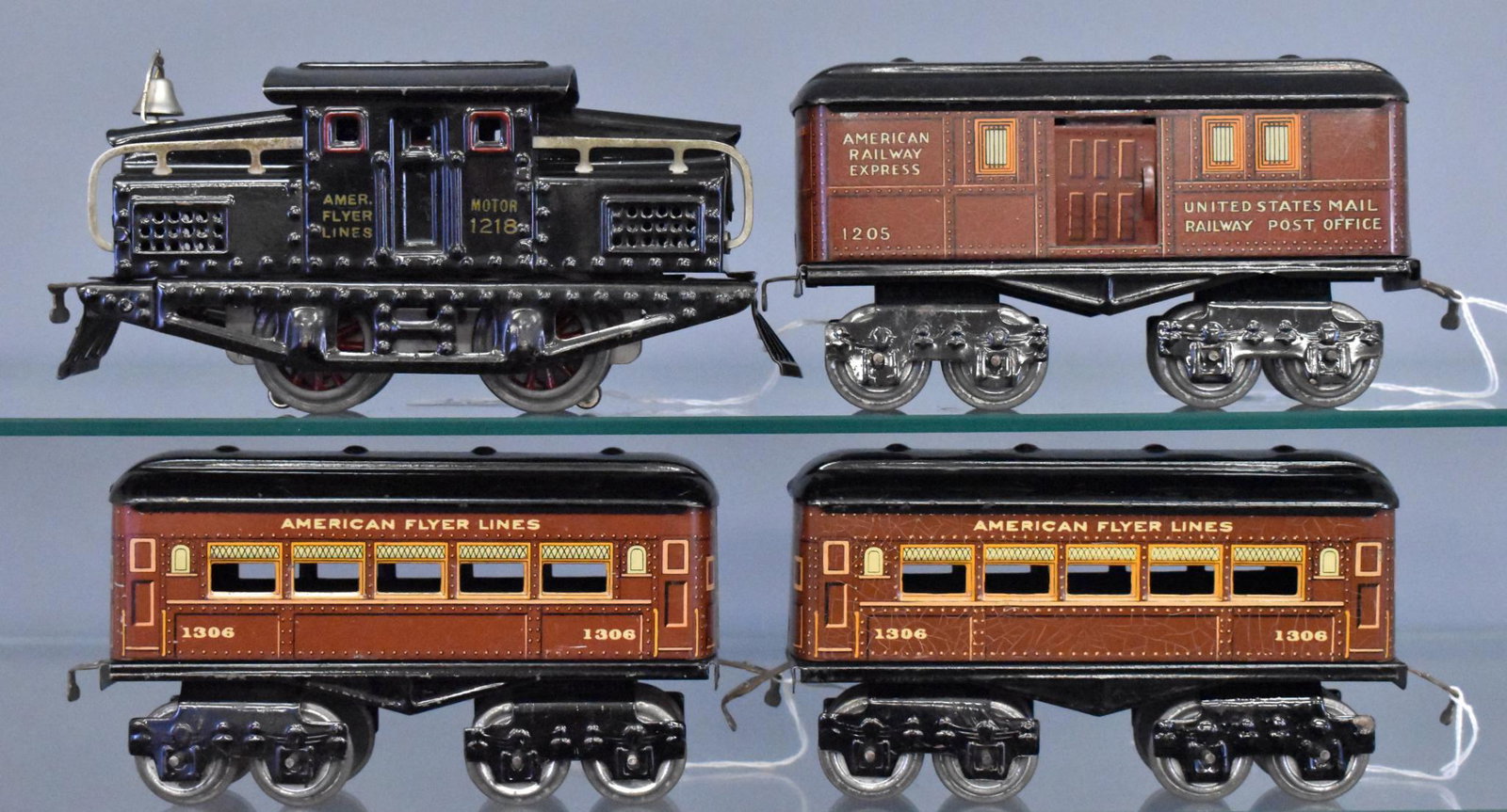 American Flyer prewar O gauge passenger set with 1218: Great looking set with a 1218 electric locomotive that is missing screws from both ends and one missing coupler but is all original otherwise and looks extremely nice and clean, one end is held down w